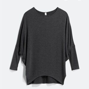 Jolie Reid Long Sleeve Knit Top. Gray. Size Medium. Batwing Dolman Sleeves